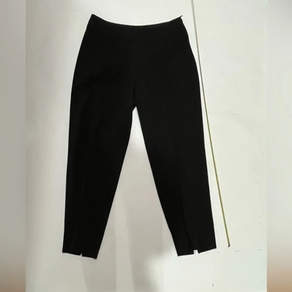 Akris Punto black textured wool split hem crop pant